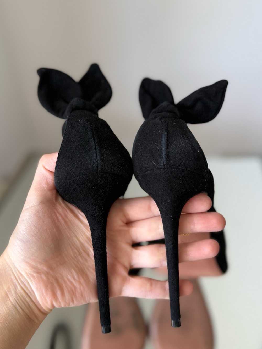 Like New AQUAZZURA Deneuve Bow Tie 105 suede pumps 40 $980 - Picture 11 of 13